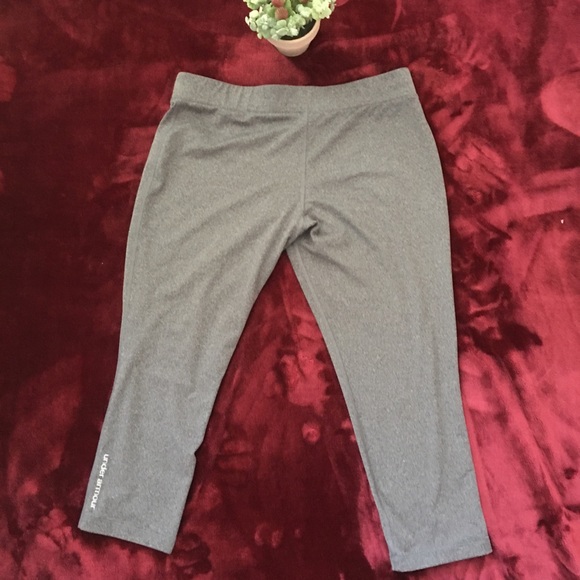 Under Armour HeatGear Capris - Picture 2 of 4